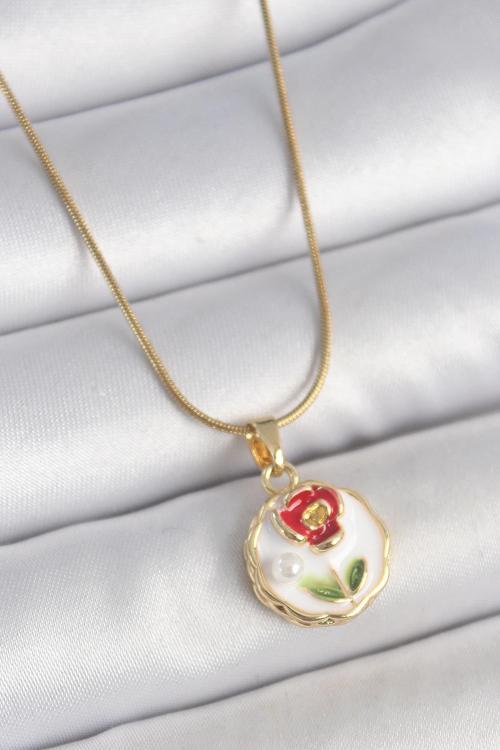 316L Çelik Gold Renk Zincir Beyaz Minimal Çiçek İşlemeli İnci Detay Portre Model Kadın Kolye NS1656