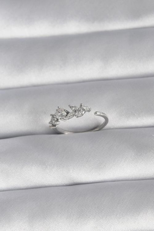 Pirinç Gümüş Renk Zirkon Taşlı Çiçek Model Kadın Yüzük NS4217