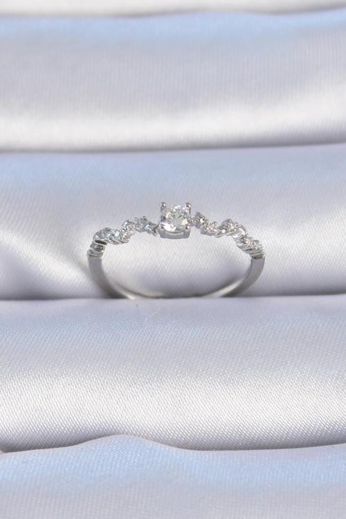 Pirinç Gümüş Renk Zirkon Taşlı Tek Taş Model Kadın Yüzük NS3295