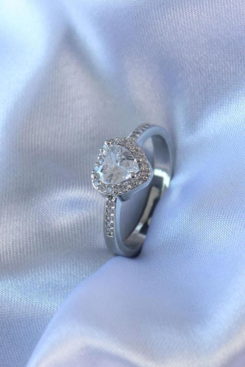 Gümüş Renk Kalp Zirkon Taşlı Charm Model Celira Pirinç Kadın Yüzük NS4687