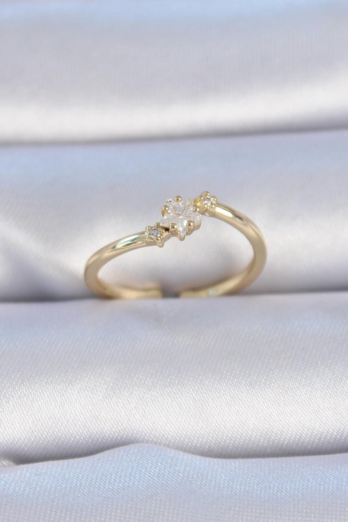 Pirinç Gold Renk Beyaz Çiçek Model Zirkon Taş Detay Kadın Yüzük NS3298
