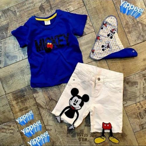 MICKEY APLİKELİ DERİ DETAYLI BOYUNLUKLU BEYAZ KOT ŞORTLU ERKEK ÇOCUK TAKIM - MAVİ