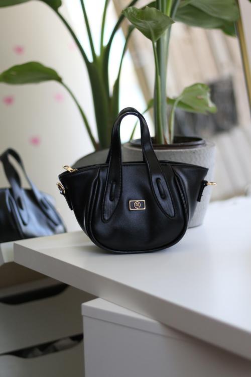 Siyah Tutma Saplı Pouch El Çantası