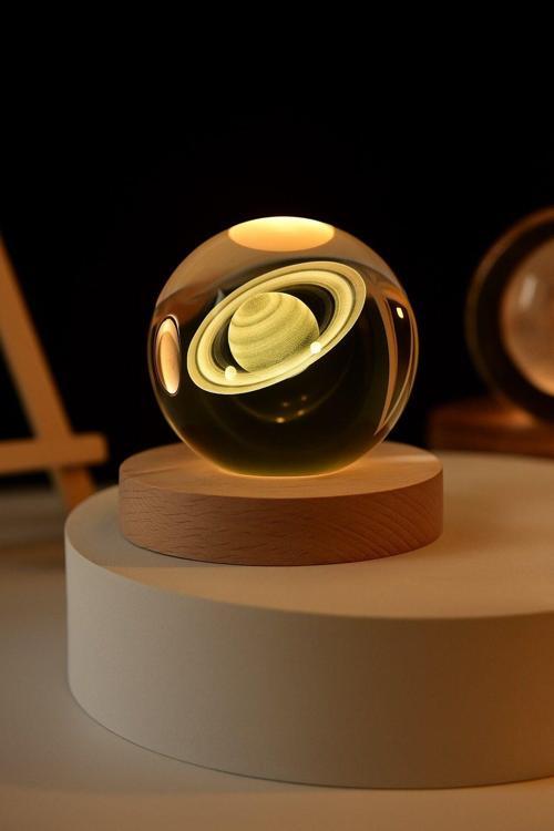 Ledli USB'li Ahşap Standlı Satürn Küre Temalı Kristal Küre Gün Işığı 3D Oda Masa ve Gece Lambası