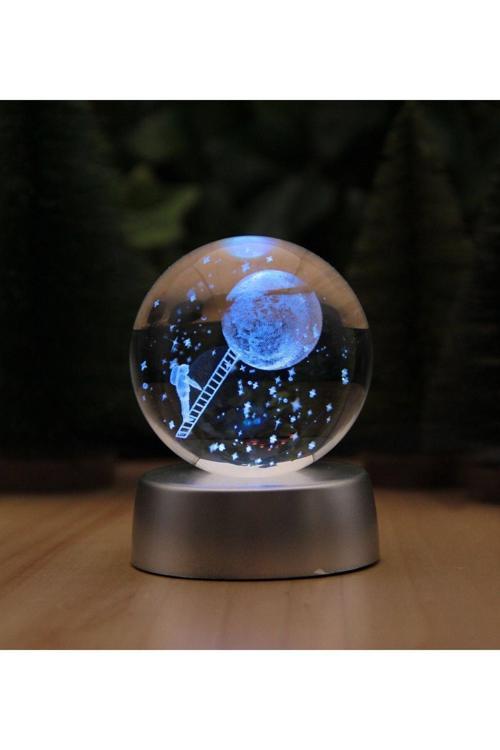 Ledli USB'li Plastik Standlı Merdivenle Aya Çıkan Astronot Temalı Küre Renkli RGB 3D Oda Gece Lamba