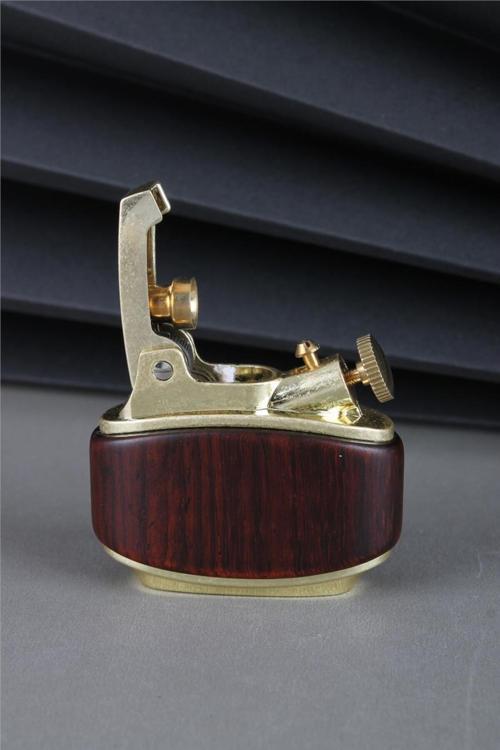 Özel Tasarım Benzinli Çakmak Kahverengi 24Csm089Tr003