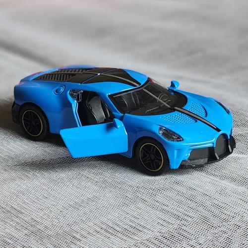 1:43 Diecast Metal Bugatti Mavi – Açılır Kapı, Detaylı İç Mekan, Koleksiyonluk Model