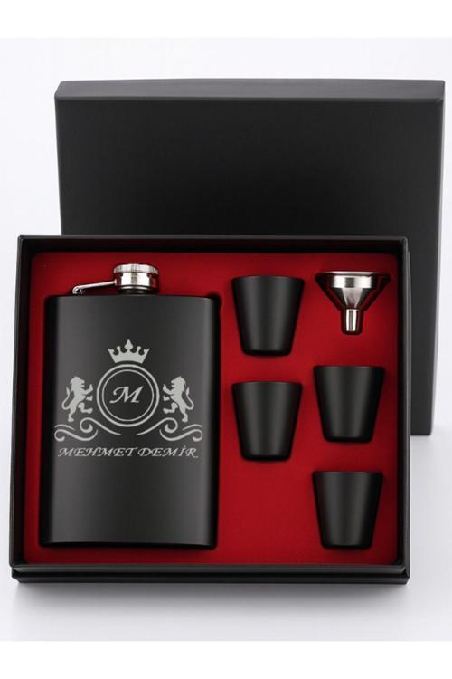 Özel Kutusunda Aslan Motifli İsme Kişiye Özel Cep Matarası Siyah Çelik Matara Hediye Seti 4 Bardaklı