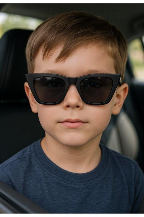 Sevimli Çocuk Güneş Gözlüğü Siyah Çekik Çerçeve UV 400 Korumalı CE Belgeli Kids Çocuk Güneş Gözlüğü