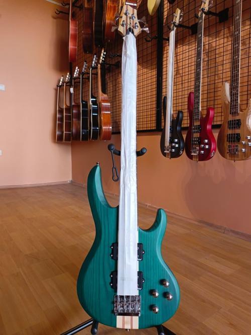 4 Telli Bass Gitar