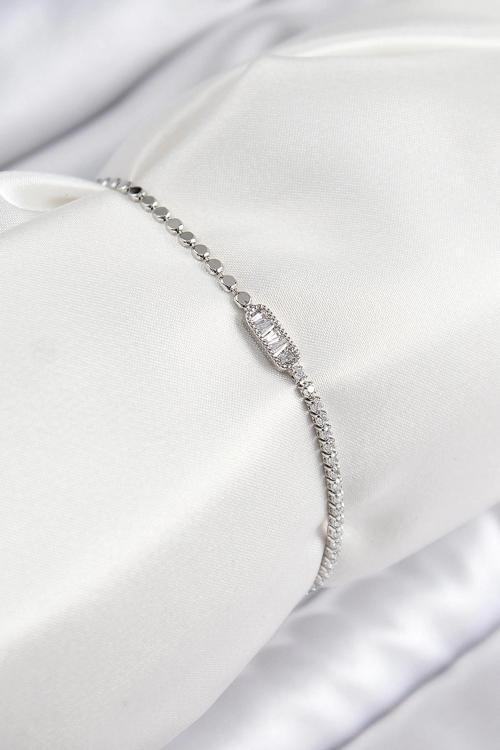 Pirinç Zirkon Taşlı Dikdörtgen Model Ezme Zincir Gümüş Renk Kadın Bileklik