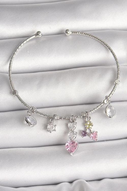 Pirinç Gümüş Renk Sallantı Zirkon Taşlı Kalp Figür Charm Kadın Bileklik