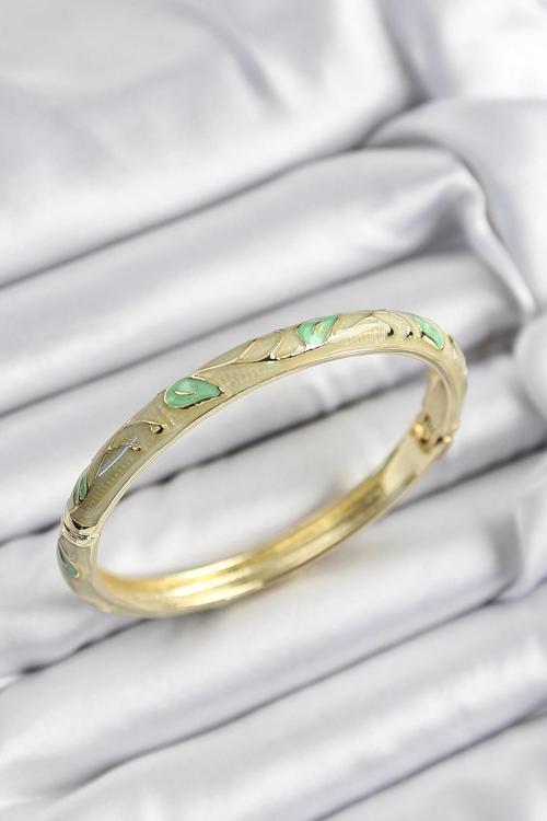 Mineli Pirinç Yeşil Yaprak Motifli Gold Renk Kadın Kelepçe