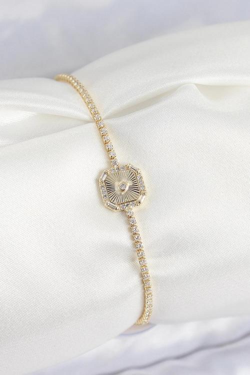 Pirinç Zirkon Taşlı Kare Model Gold Renk Kadın Bilekilk