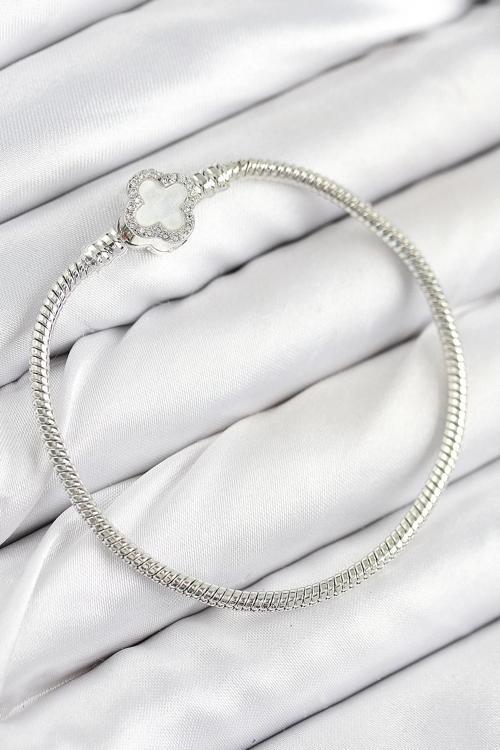Pirinç Charm Zirkon Taşlı Yonca Model Gümüş Renk Kadın Bileklik