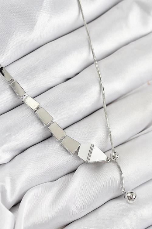 Pirinç Yılan Model Gümüş Renk Asansörlü Kadın Kolye