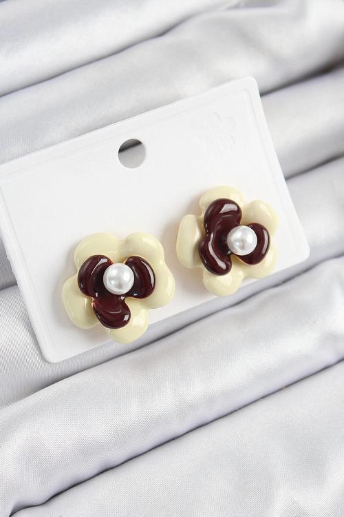 İnci Detaylı Krem Kahverengi Renk Papatya Model Kadın Küpe