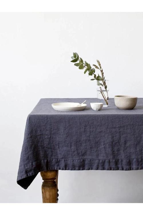 Koyu Gri Masa Örtüsü