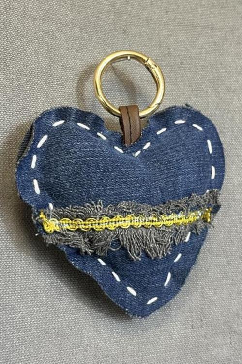 - Ege 7366 5077 El Yapımı Kalp Model Püskül Şerit Anahtarlık