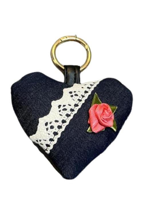 - Ege 7366 5779 El Yapımı Kalp Model Gül Motifli Anahtarlık