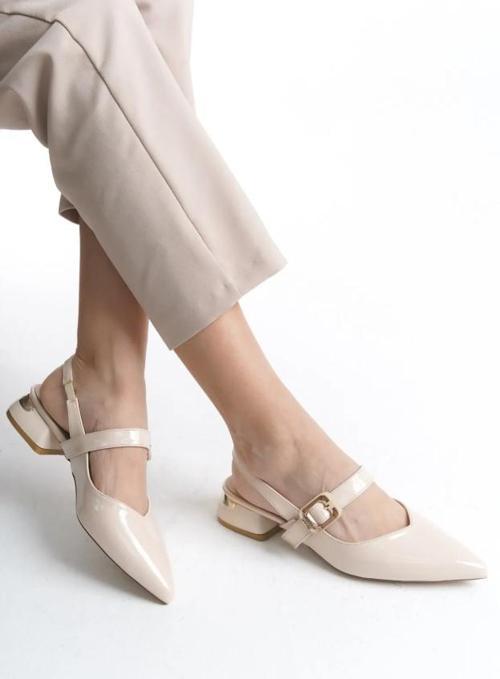 Feles Kemer Detaylı Arkası Açık Kadın Babet Ayakkabı