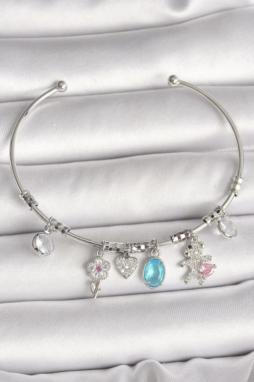 Pirinç Gümüş Renk Sallantı Zirkon Taşlı Ayıcık Figür Çiçek Detay Charm Kadın Bileklik