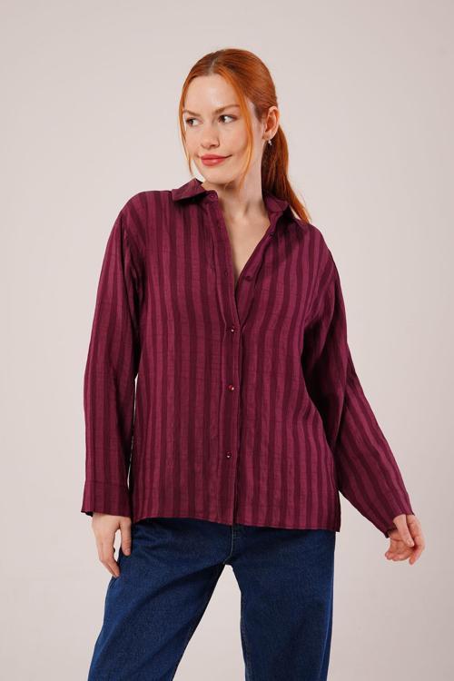 Düğmeli Ve Çizgi Detaylı Bordo Gömlek
