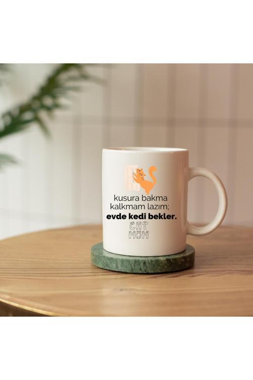 Kusura Bakma Kalkmam Lazım Evde Kedi Bekler Yazılı İllüstratif Cat Mom Kupa Bardak