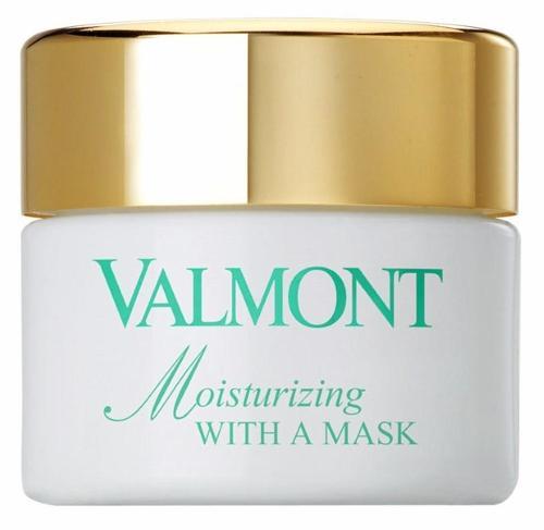Moisturizing With A Mask Maske