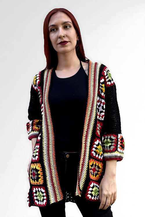 Cleopatra Siyah Zemin Renkli Motif El Örgüsü Bayan Hırka