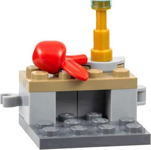 Marvel Mikro Yapılar Day 19 - Table with Lamp and Mini Model