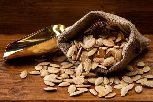 Kavrulmuş Tuzlu Kabak Çekirdeği İri Boy Elek Üstü Nevşehir Yerli  1.1 Kg