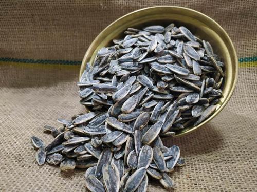 Kavrulmuş Tuzlu Siyah Ay Çekirdeği Dakota İri Boy Elek Üstü İnegöl Yerli  750 Gr