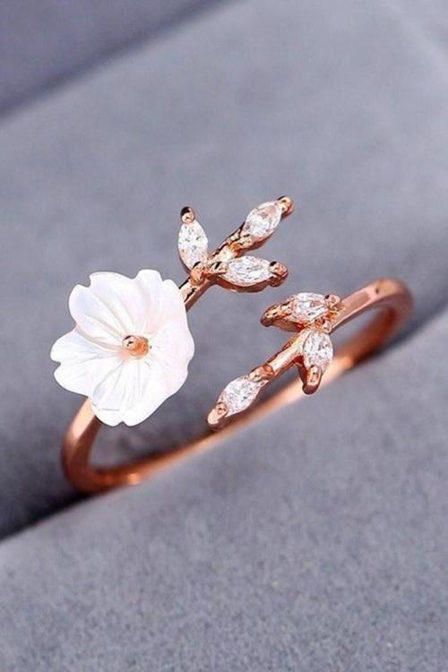 Kadın Beyaz Manolya Çiçeği 14k Rose Altın Kaplama Yüzük
