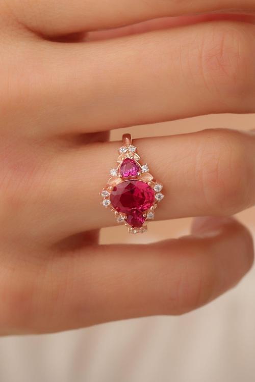 Rubi Kalpli Oval Zirkon Taşlı 925 Ayar Gümüş Kadın Yüzük