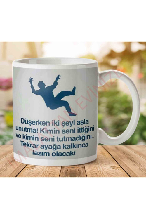 Art hedi̇ye Düşerken İki Şeyi Asla Unutma İki Tarafı Baskılı Kupa Bardak