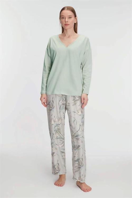 Aria's Closet Uzun Kol V Yaka Pijama Takımı