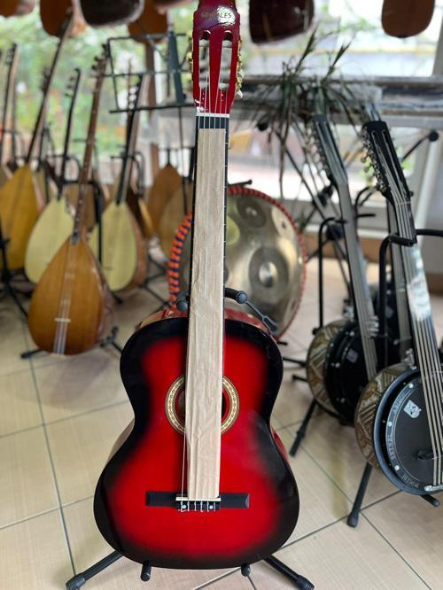 4/4 Tam Boy Klasik Gitar (kılıf ve pena hediye)