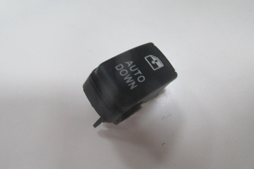 HYUNDAI GETZ- 03/05; ÖN SOL KAPI CAM AÇMA DÜĞMESİ BUTONU SOL