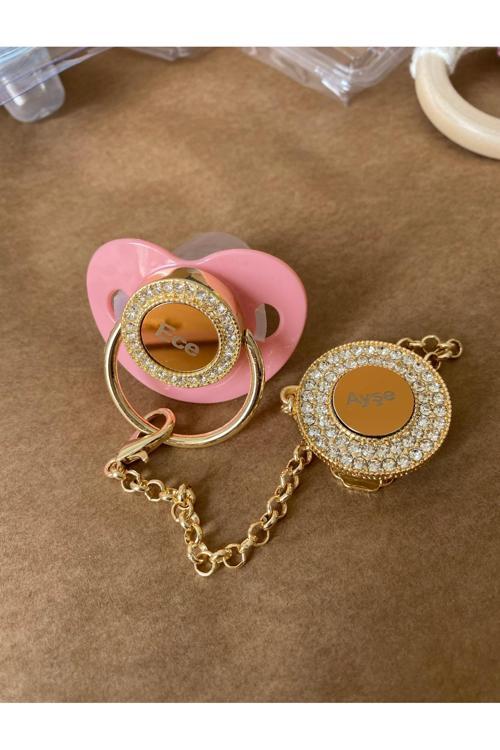 Altın Kaplama İsimli Zirkon Taşlı Silikon Emzik Seti (0-6 Ay) – Damaklı & Kişiye Özel Pembe