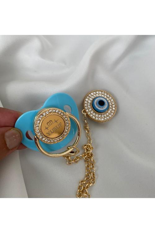 Altın Kaplama İsimli Zirkon Taşlı Silikon Emzik Seti (0-6 Ay) – Damaklı & Kişiye Özel Mavi Nazarlık