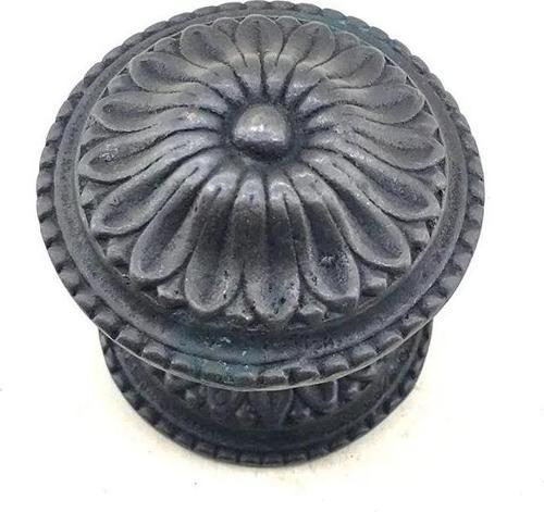 Antika Tarz Dekoratif Pirinç Papatya Kapı Babası - 73mm, Oksit