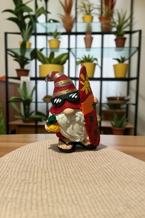 Sörf Tahtasıyla Macera Elinde Sörf Tahtası Dekoratif Cüce Biblo 11X7 Cm Kırmızı