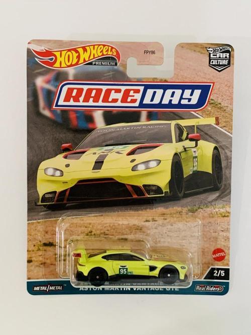 Premium - Race Day - Aston Martin Vantage GTE