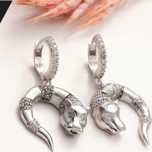 ​gümüş Sallantılı Kaplan Figürlü Kadın Küpe