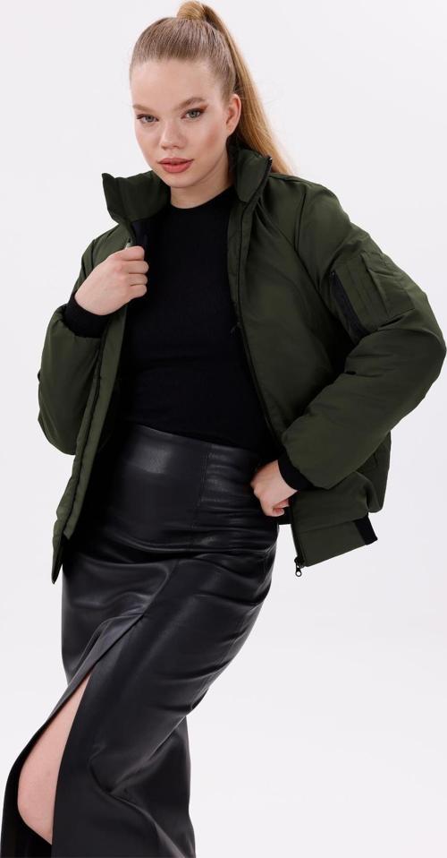 Kadın Astarlı Dik Yaka Mevsimlik Su Ve Rüzgar Geçirmez Mont