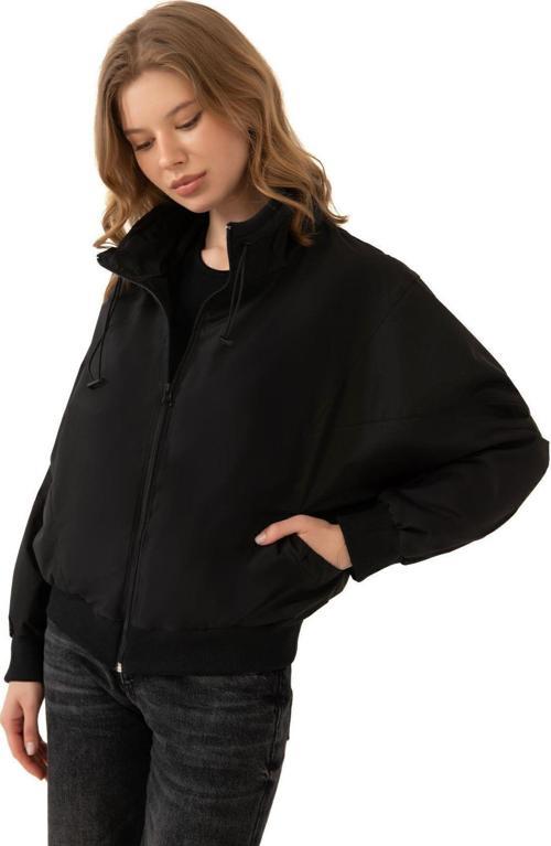 Spor Kadın Dik Yaka Su ve Rüzgar Geçirmez Oversize Crop Mevsimlik Yağmurluk Rüzgarlık