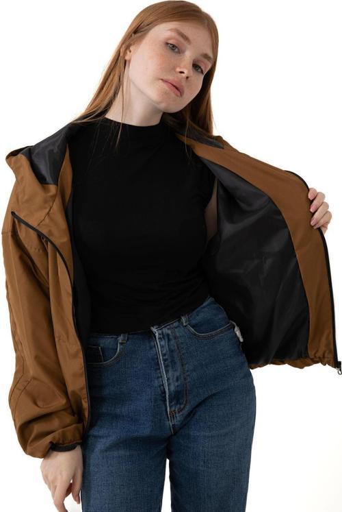 Spor Kadın Kapüşonlu Su ve Rüzgar Geçirmez Cepli İçi Astarlı Oversize Mevsimlik Yağmurluk