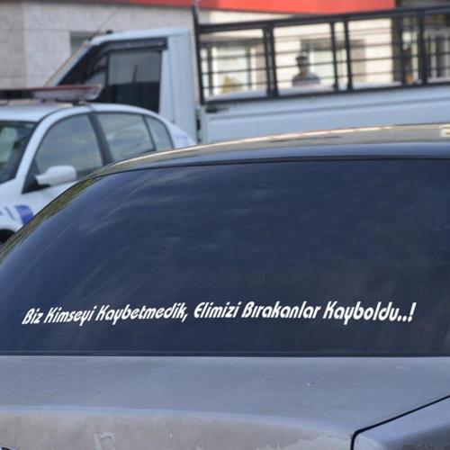 Piri Dizayn Biz Kimseyi Kaybetmedik Elimizi Bırakanlar Kayboldu Araç Arkası Söz Araba Yazısı