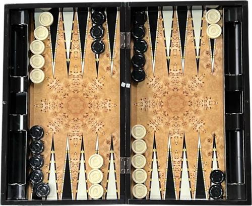 Modern Halı Desenli Plastik Pullu Tavla Takımı 25 X 50 Cm